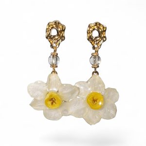 Crystal Dew – White Daffodil Earrings