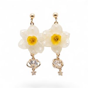 Starlight Bloom – White Daffodil  Earrings